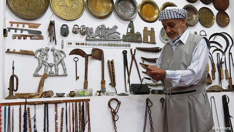 خبراء: أعداد لا تُحصى من القطع هرّبت من آلاف المواقع الأثرية غير المحمية بما يكفي في بلد عانى عقوداً الحصار والحروب.  رويترز
