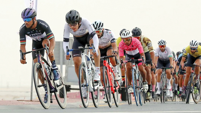 جانب من مشاركة محمد المطيوعي في سباقات الدرّاجات الهوائية.   من المصدر