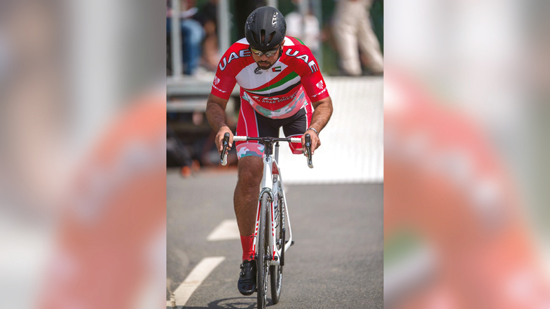 أحمد المطيوعي بساق واحدة يمثل دراجات الإمارات في «بارالمبية طوكيو 2020».   من المصدر