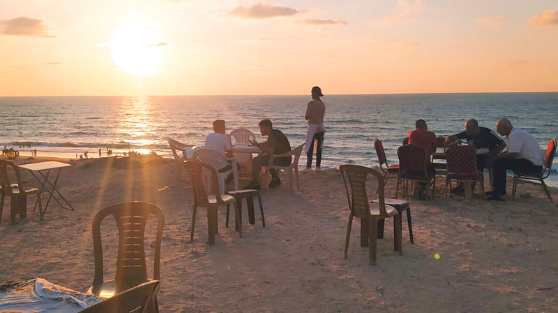 عربة طومان تشهد إقبالاً كثيفاً من المواطنين.  الإمارات اليوم