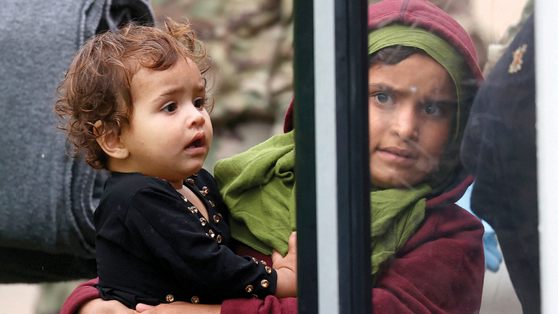 الخوف من المستقبل يبدو على وجه النازحين الجدد بعد وصولهم إلى ألمانيا. رويترز