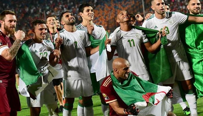 صورة لاعبو منتخب الجزائر يتبرعون لمساعدة مرضى كورونا