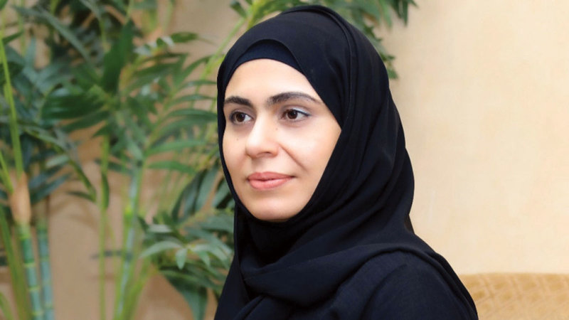 عواطف الهرمودي: «عادةً توفر البنوك جهاز الدفع للمنافذ مقابل رسم بنسبة محددة، تفرضه على صاحب المحل أو المدرسة أو أي جهة يوجد فيها».