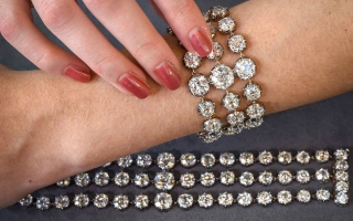 الصورة: سواران لماري أنطوانيت يلقيان الضوء على بذخ ملكة قتلها شعب جائع