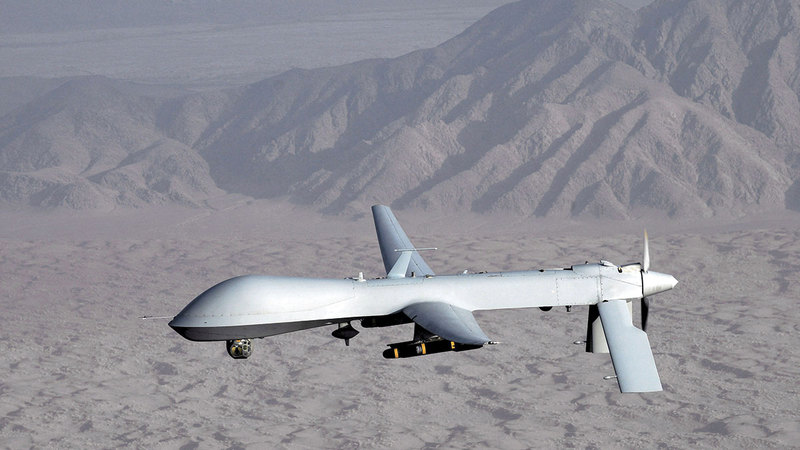 الطائرات بدون طيار استخدمها الجيش الأميركي لشنّ الغارات على أفغانستان.  إي.بي.إيه