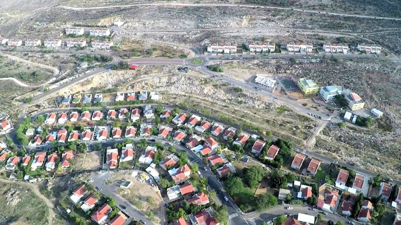 مستوطنة «أفني حيفتس» تتوسّع على حساب أراضي السكان.  من المصدر