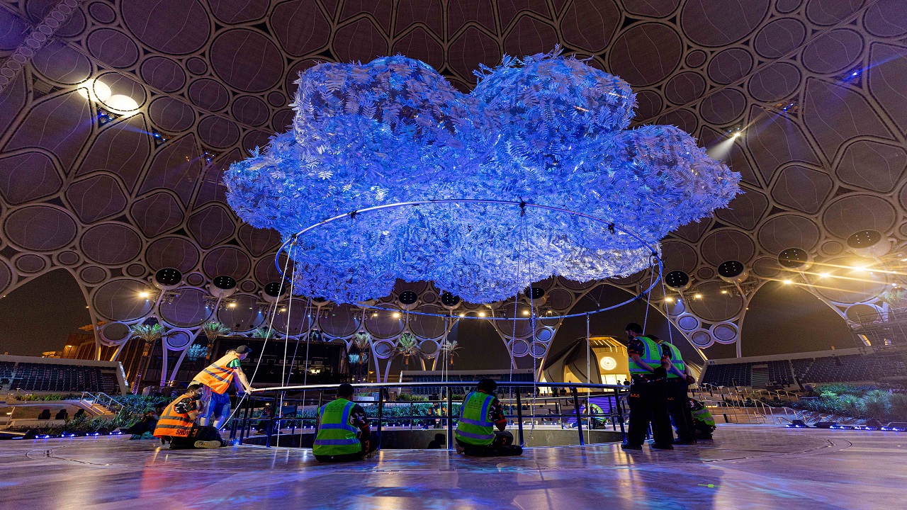 الاستعدادات على قدم وساق لـ«حفل القرن».
من المصدر