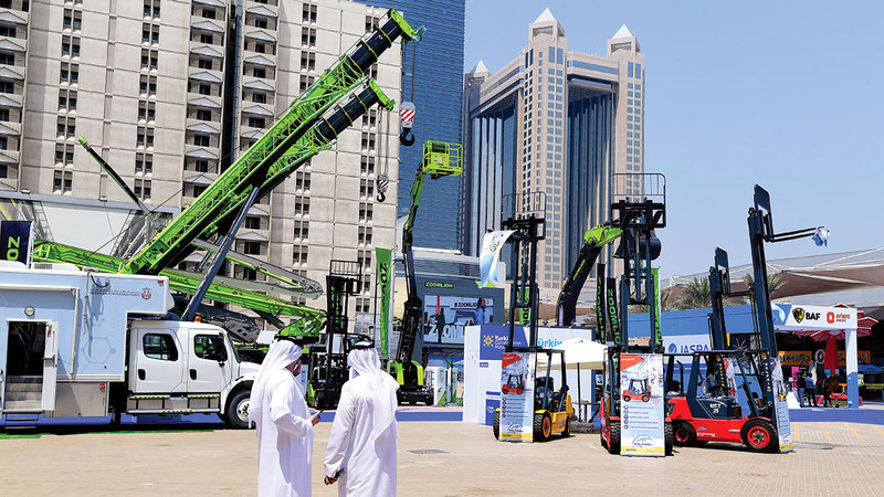 «مي كرين» تقدم خدماتها عبر منصّة رقمية للحصول على خدمات الرافعات ومستلزماتها.  تصوير: باتريك كاستيلو