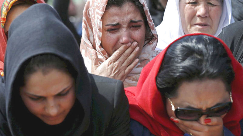 النساء يعشن وضعاً صعباً تحت حكم «طالبان».   من المصدر