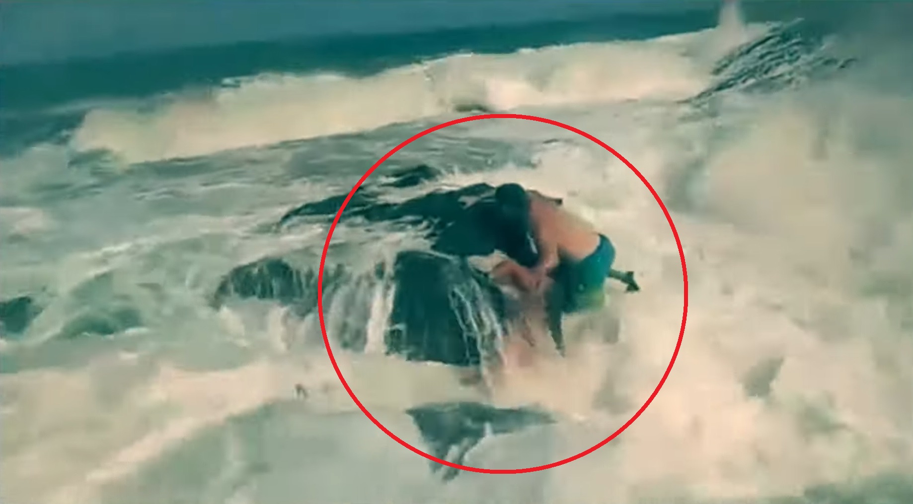 الزوج الشهم لقى مصرعه غرقاً خلال انقاذ الفتاة.