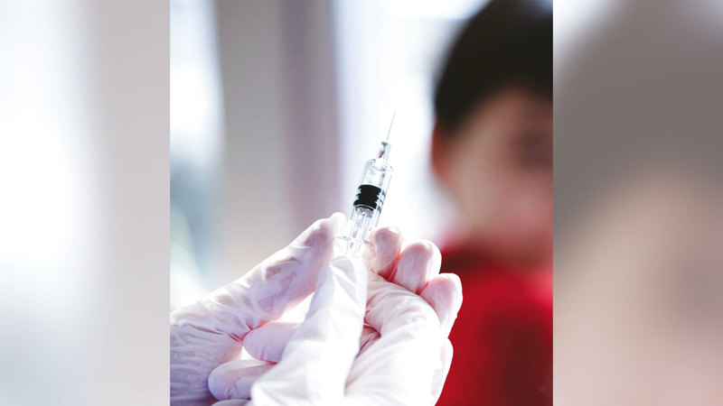 تطعيم الأطفال يقيهم خطر »كورونا«.  أرشيفية