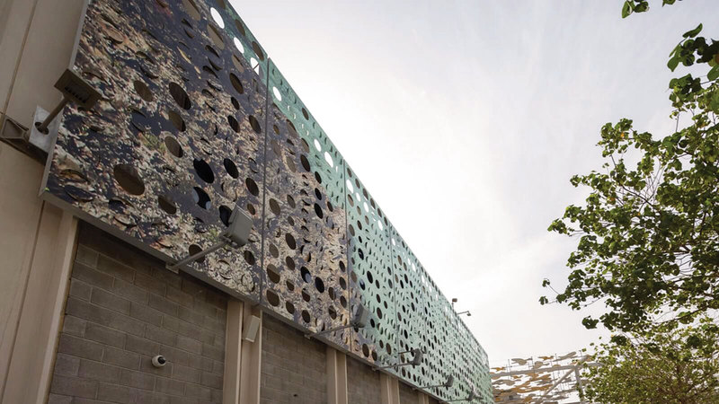 الجناح يبرز إبداع شعب جزر البهاما.  من المصدر