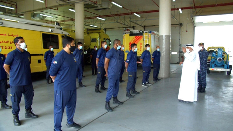 قائد عام الدفاع المدني في زيارة ميدانية استعداداً للتعامل مع الإعصار المداري «شاهين».   من المصدر