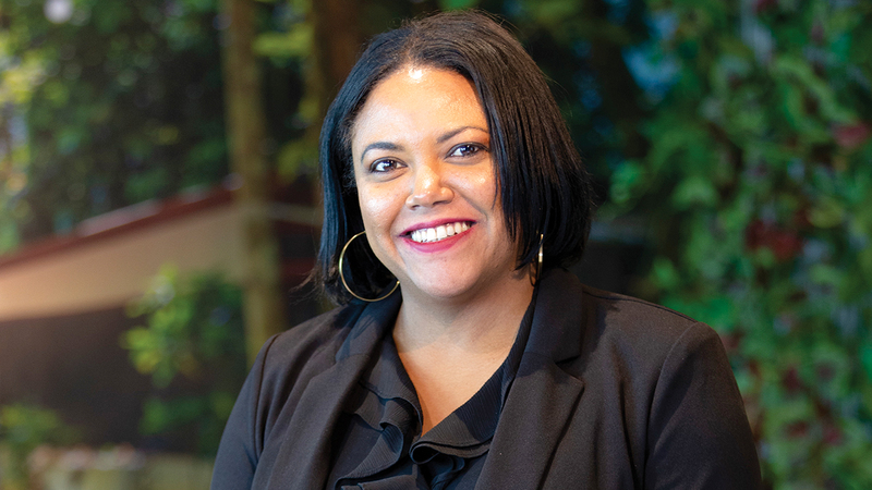 جيرمين أوستويك: «تركيبة المجتمع السورينامي بالغة الثراء، وحتى الآن يحتفظ كل عرق بعاداته وتقاليده».