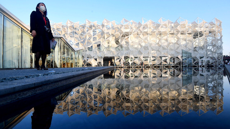في جناح اليابان يعيش كل زائر تجربة خاصة تختلف كلياً عن تجربة غيره. تصوير: باتريك كاستيلو