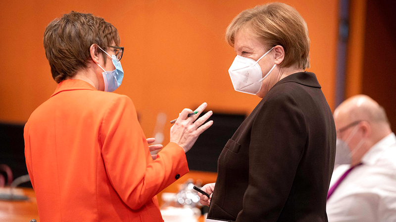 ميركل خرجت من السلطة خالية من عيوب نظرائها.  أ.ف.ب