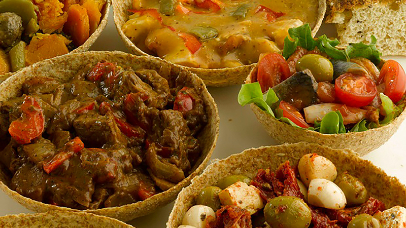 العبوات تأتي بأحجام ونكهات عدة.   من المصدر