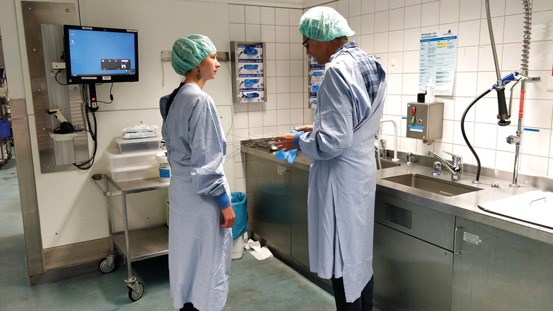 «نور الطبية» تعمل مع مجموعة من الشركاء لتوفير المعدات اللازمة لتعقيم الأدوات الطبية.  من المصدر