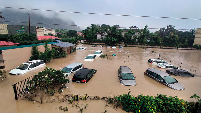 الفيضانات تغمر المنطقة بعد فيضان نهر كوسي في أتراخاند بالهند.  أ.ب