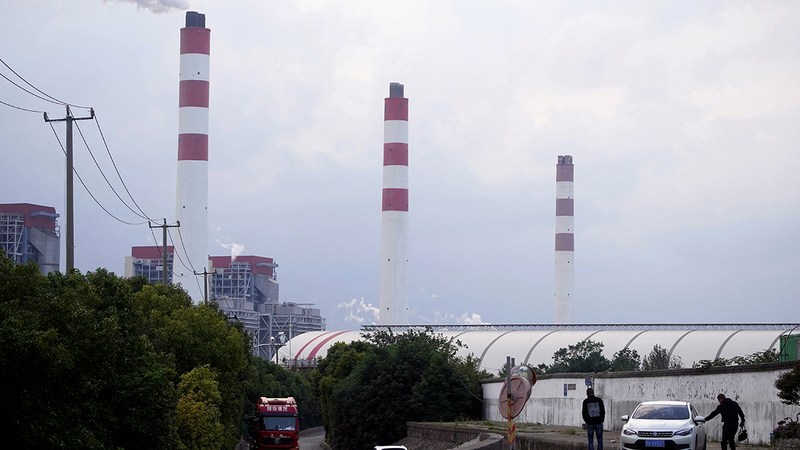 الصين تنشئ محطات الطاقة التي تعمل بالفحم الحجري ما يشكل خطراً على المناخ العالمي.   رويترز