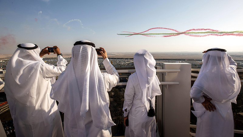 العروض قُدّمت فوق موقع «حديقة اليوبيل»، وظهرت مفعمة بالحيوية، وزاخرة بالألوان المبهجة.  من المصدر