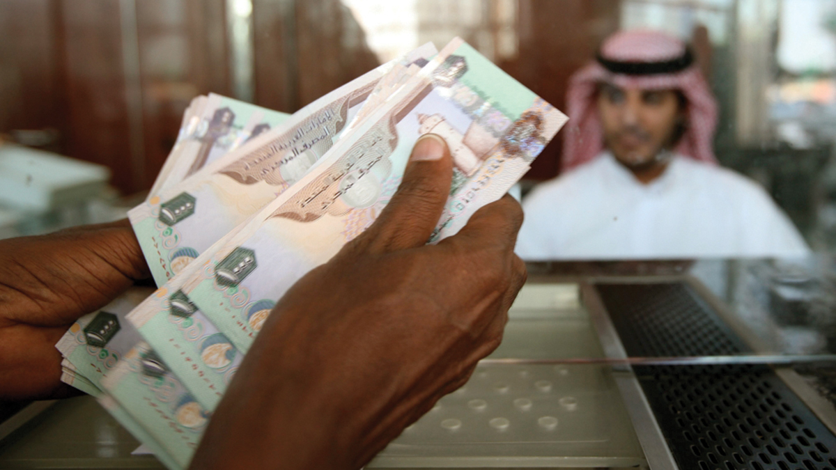 تعويضات العاملين تحتل المرتبة الثانية في الإنفاق الحكومي بعد الإنفاق على السلع والخدمات.   أرشيفية