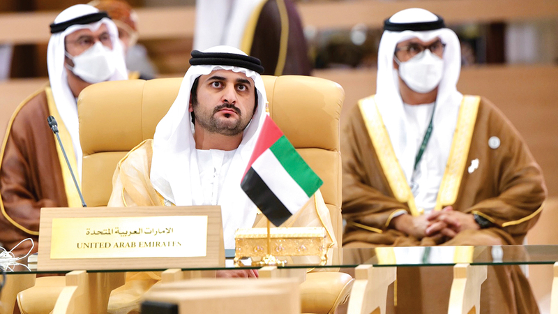 مكتوم بن محمد خلال ترؤسه وفد الإمارات في قمة «الشرق الأوسط الأخضر».   من المصدر