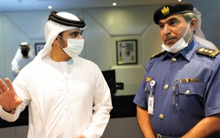 منصور بن محمد يزور جمارك دبي ويطلع على جهودها في حماية أمن المنافذ