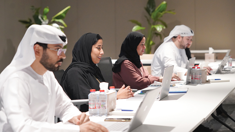 منى المري وفريق العمل.   من المصدر