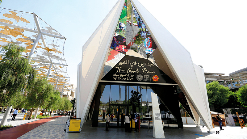 «مبدعون في الخير» يسرد قصصاً عن أناس عاديين غيّروا العالم لمكان أفضل.   تصوير: نجيب محمد