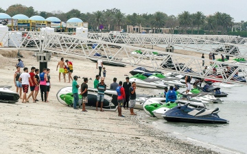 الصورة: أسئلة الزوّار.. ما أبرز الرياضات المائية التي يمكن ممارستها في دبي؟