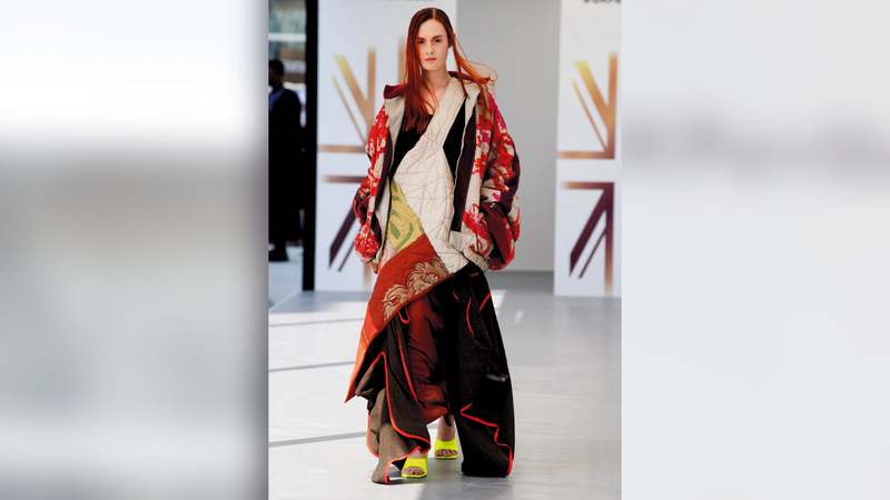 عروض الأزياء حافلة بالأفكار الجديدة.   من المصدر