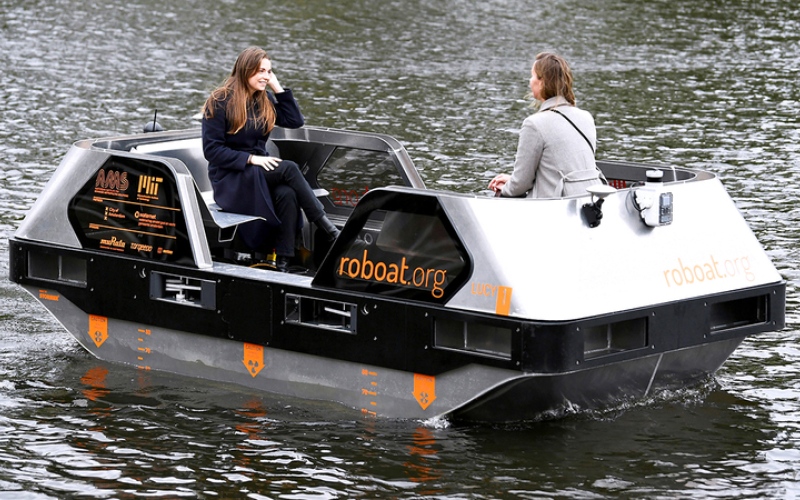 الصورة: أمستردام تبتكر المركبة المائية «روبوت» لنقل الركاب والبضائع
