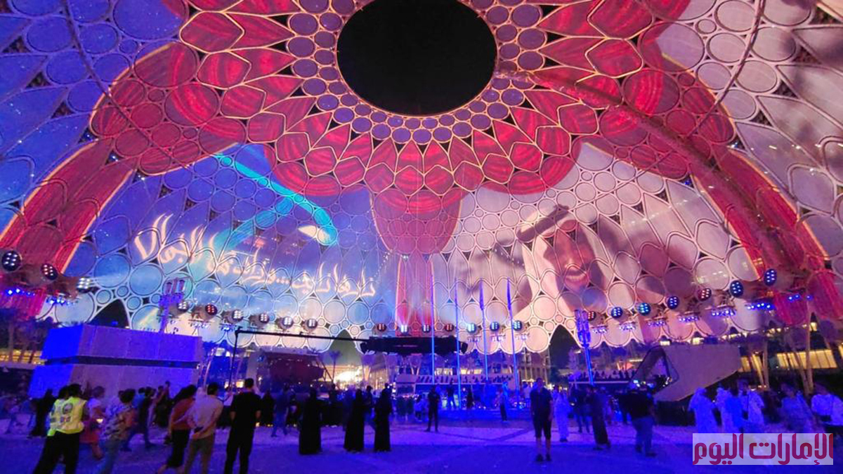 عرض ضوئي في ذكرى رحيل القائد المؤسس، المغفور له بإذن الله، الشيخ زايد بن سلطان آل نهيان طيب الله ثراه في ساحة الوصل باكسبو 2020 دبي