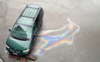 الصورة: نصائح.. ألوان الزيوت المتسربة تقود إلى مكان الأعطال في السيارة