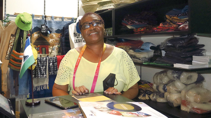 ماتسيليسو ماتلوسا: «الجناح يسلّط الضوء على الفرص الاستثمارية الواعدة للمملكة، كالمشروعات الزراعية، والطاقة المتجددة، والتكنولوجيا، والسياحة».