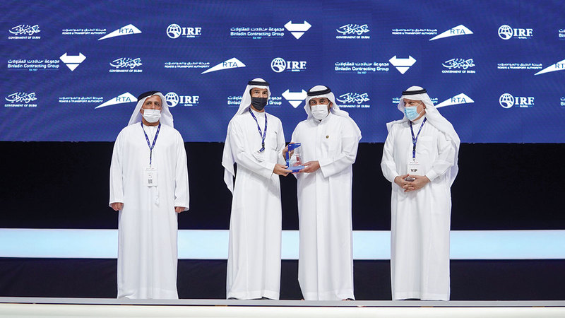 أحمد بن محمد كرّم الفائز بجائزة شخصية العام والمؤسسات والشركات الراعية للمؤتمر   من المصدر