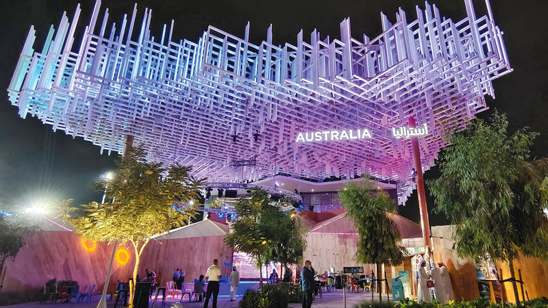 الجناح الأسترالي يعتمد على فكرة الدمج بين العمارة وهندسة المناظر الطبيعية.   تصوير: أسامة أبوغانم