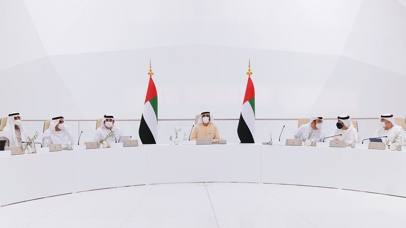 محمد بن راشد خلال ترؤسه اجتماع مجلس الوزراء في «إكسبو 2020 دبي».  من المصدر.