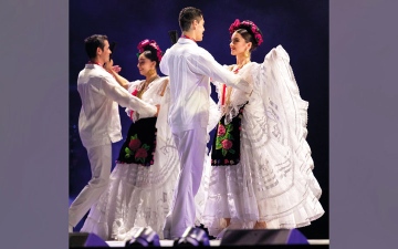 الصورة: رقصات مكسيكية تحت أضواء النجوم تسحر الجمهور