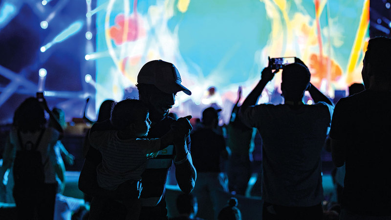 الموسيقى والرقص تجسد تجمّع العالم في «إكسبو».  من المصدر