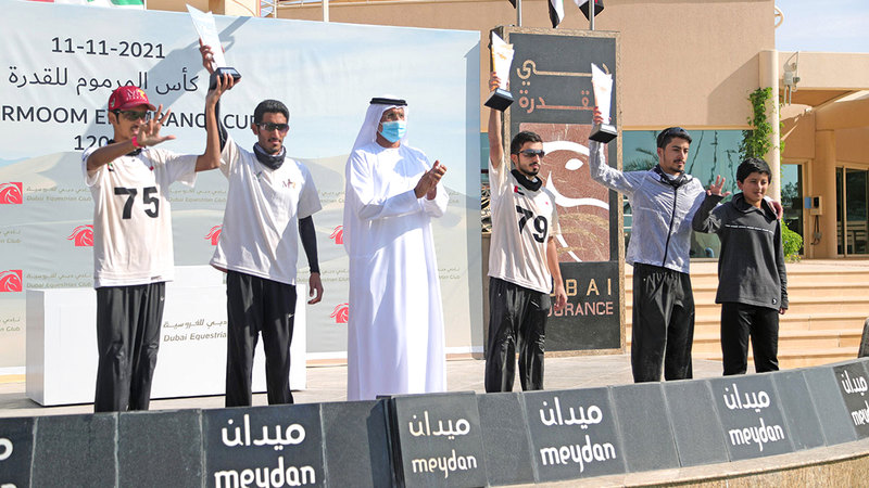 من تتويج الفائزين في سباق المرموم أمس.   من المصدر