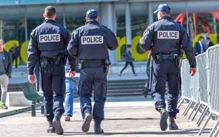 الصورة: الشرطة تردي رجلاً حاول إضرام النار في كنيس بشمال غرب فرنسا