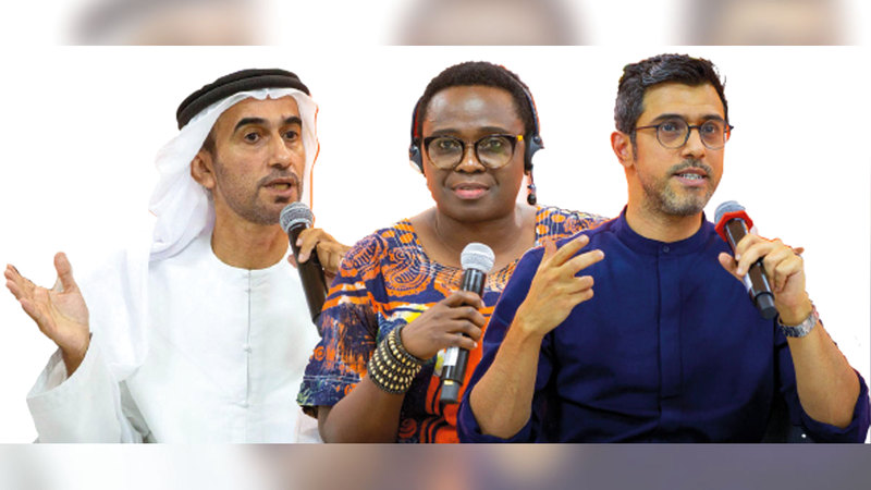 سعود السنعوسي وجينفر ماكومبي وسلطان العميمي.   من المصدر