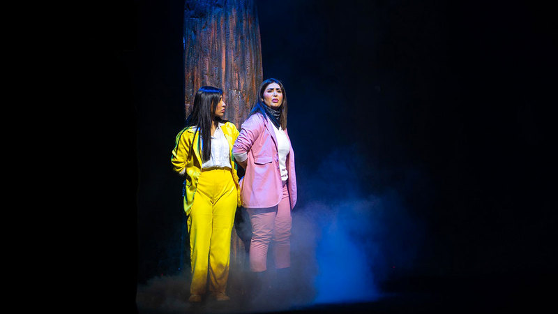 خلال العرض المسرحي ضمن فعاليات المعرض.   من المصدر