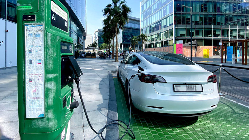 السيارات الكهربائية تخفض البصمة الكربونية.   تصوير: باتريك كاستيلو