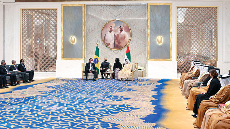 محمد بن راشد خلال لقائه الرئيس جايير بولسونارو.  وام