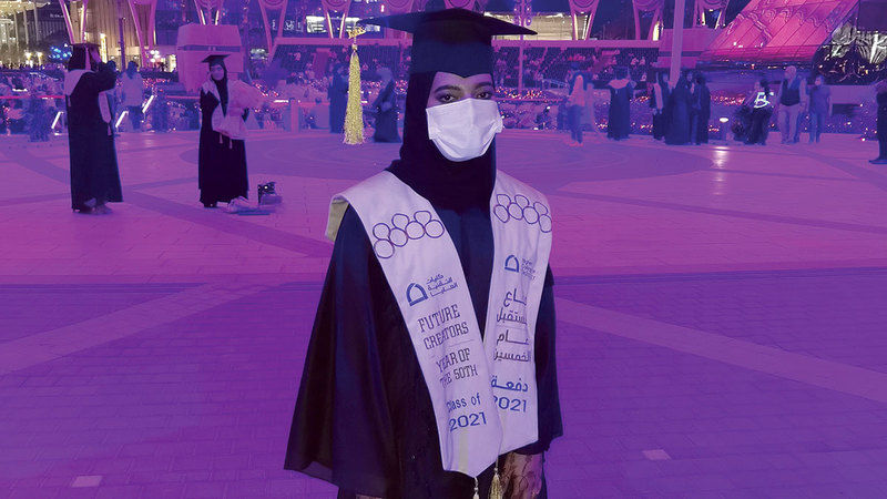 آمنة أحمد: «تنظيم حفل التخرج ضمن (إكسبو) مفاجأة سعيدة واستثنائية لي ولزملائي».