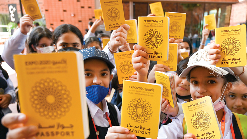 جواز سفر «إكسبو 2020 دبي» لايزال يشهد إقبالاً كبيراً من روّاد المعرض.   تصوير: باتريك كاستيلو