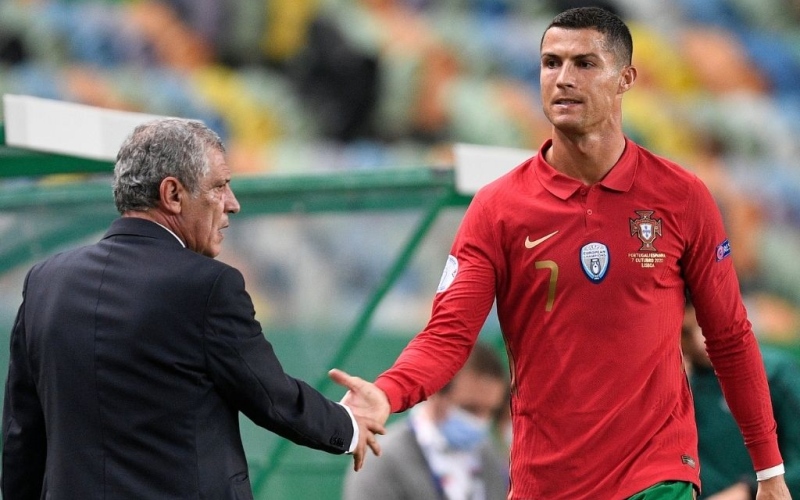 الصورة: مدرب البرتغال يكشف تفاصيل المشادة مع رونالدو.. وماذا قال "الدون" للاعبي صربيا (فيديو)